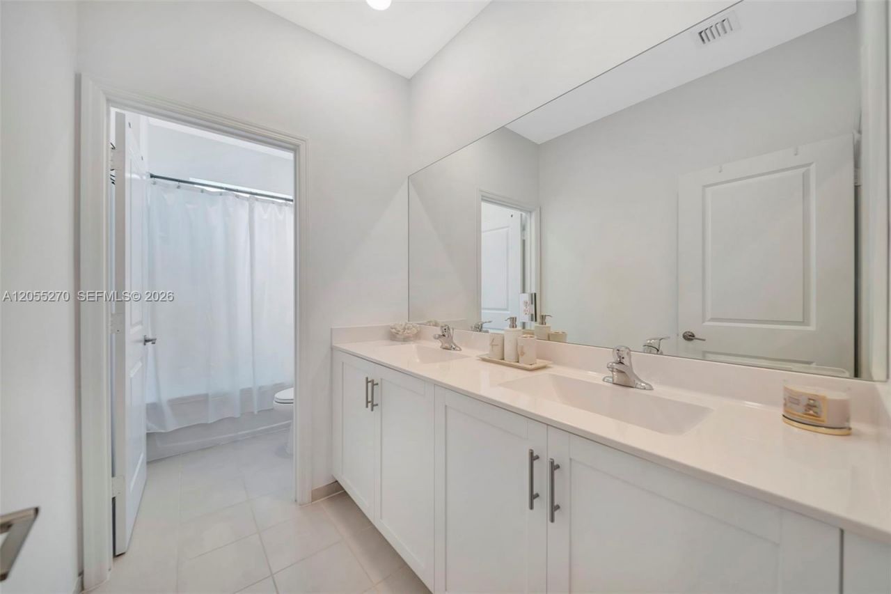 1361 SE 27th Ter, Homestead, FL 33035 Photo
