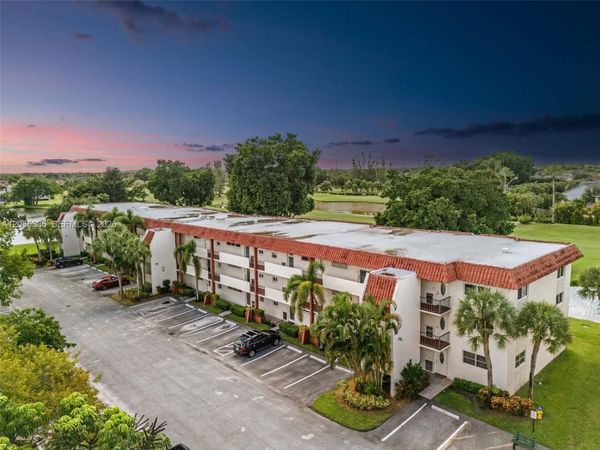 9811 N Hollybrook Lake Dr , Unit 103, Pembroke Pines, FL 33025