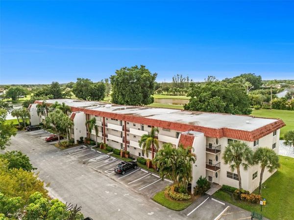 9811 N Hollybrook Lake Dr , Unit 103, Pembroke Pines, FL 33025