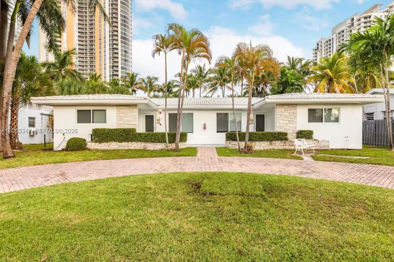 18815 Atlantic Blvd , Sunny Isles Beach, FL 33160 Photo