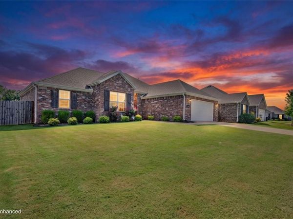 1369 N Pershing Street , Fayetteville, AR 72704
