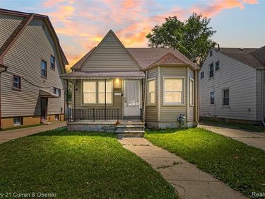 7910 Orchard Avenue, Dearborn, MI 48126