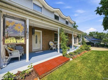 1642 Delmonte Street, Wolverine Lake Village, Mi 48390