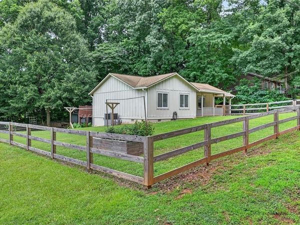 4454 Union Church Road , Flowery Branch, GA 30542