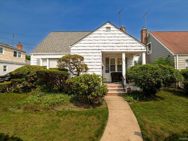 187 Raff Avenue , Floral Park, NY 11001