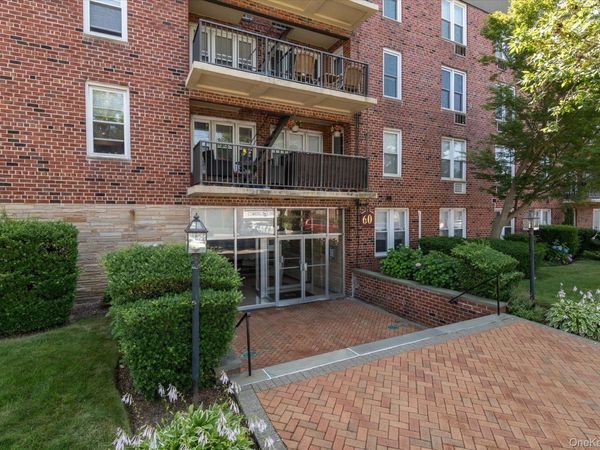 60 Hempstead Avenue , Unit 2C, Lynbrook, NY 11563