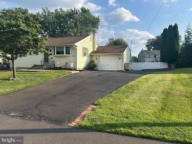 31 MAPLEVIEW DRIVE , FEASTERVILLE TREVOSE, PA 19053