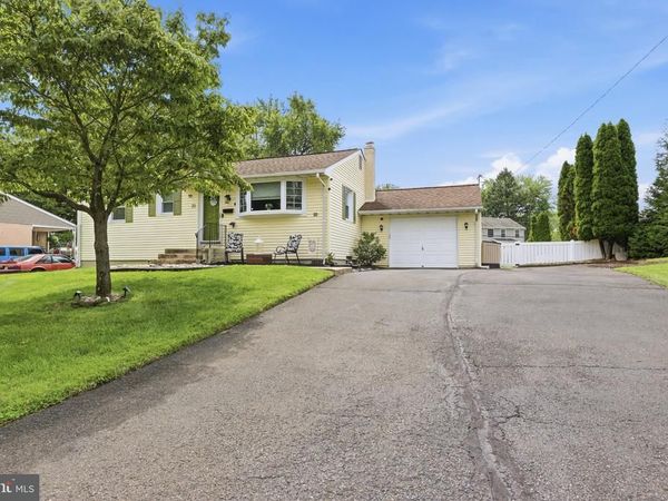 31 MAPLEVIEW DRIVE, FEASTERVILLE TREVOSE, PA 19053