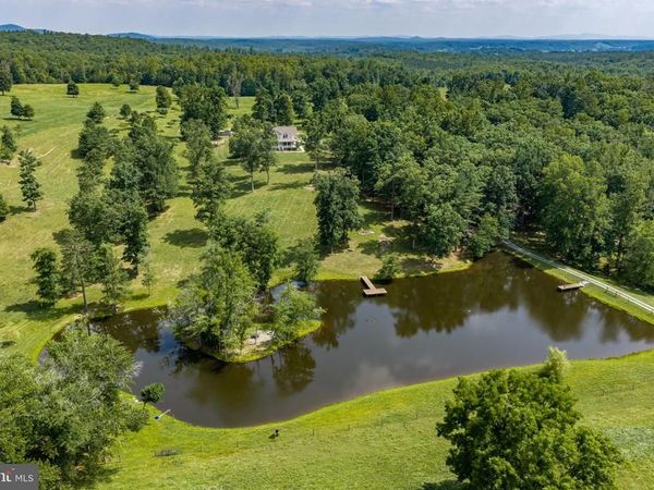 1688 DESERT RD , REVA, VA 22735