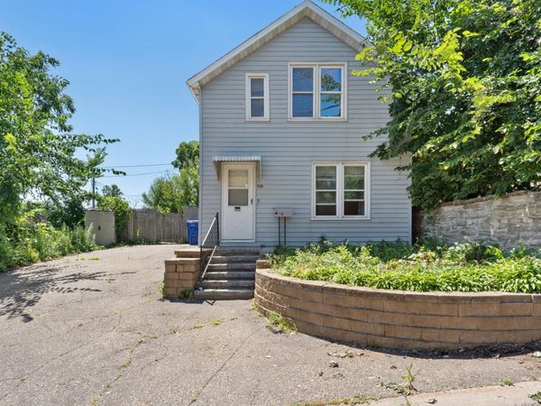 520 Fred Street , Saint Paul, MN 55130