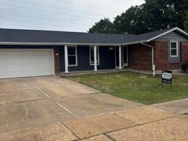 1215 Holgate Drive, Manchester, MO 63021