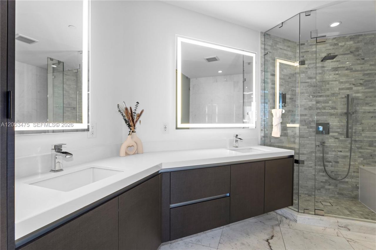 851 NE 1st Ave , Unit 2308, Miami, FL 33132 Photo