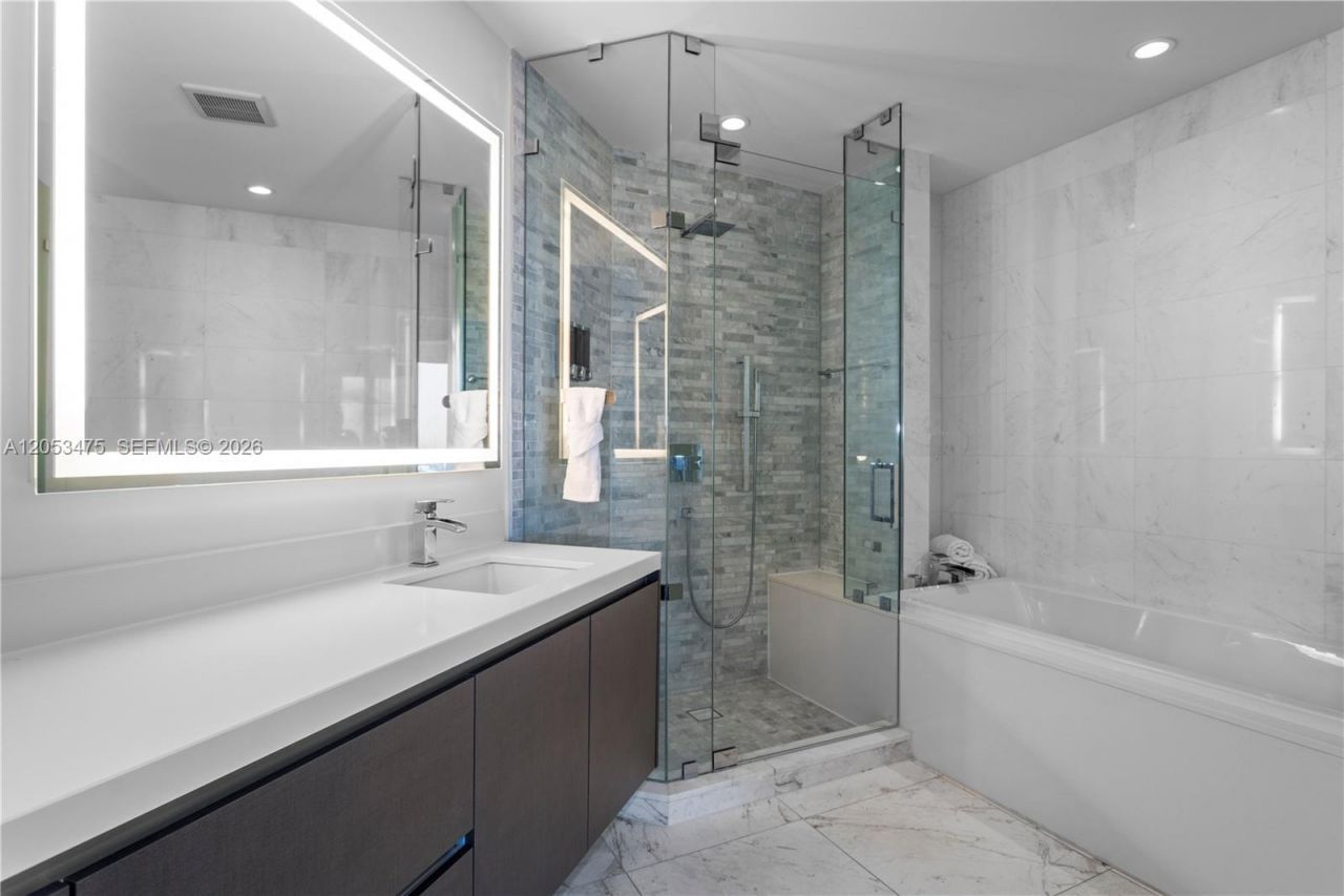 851 NE 1st Ave , Unit 2308, Miami, FL 33132 Photo