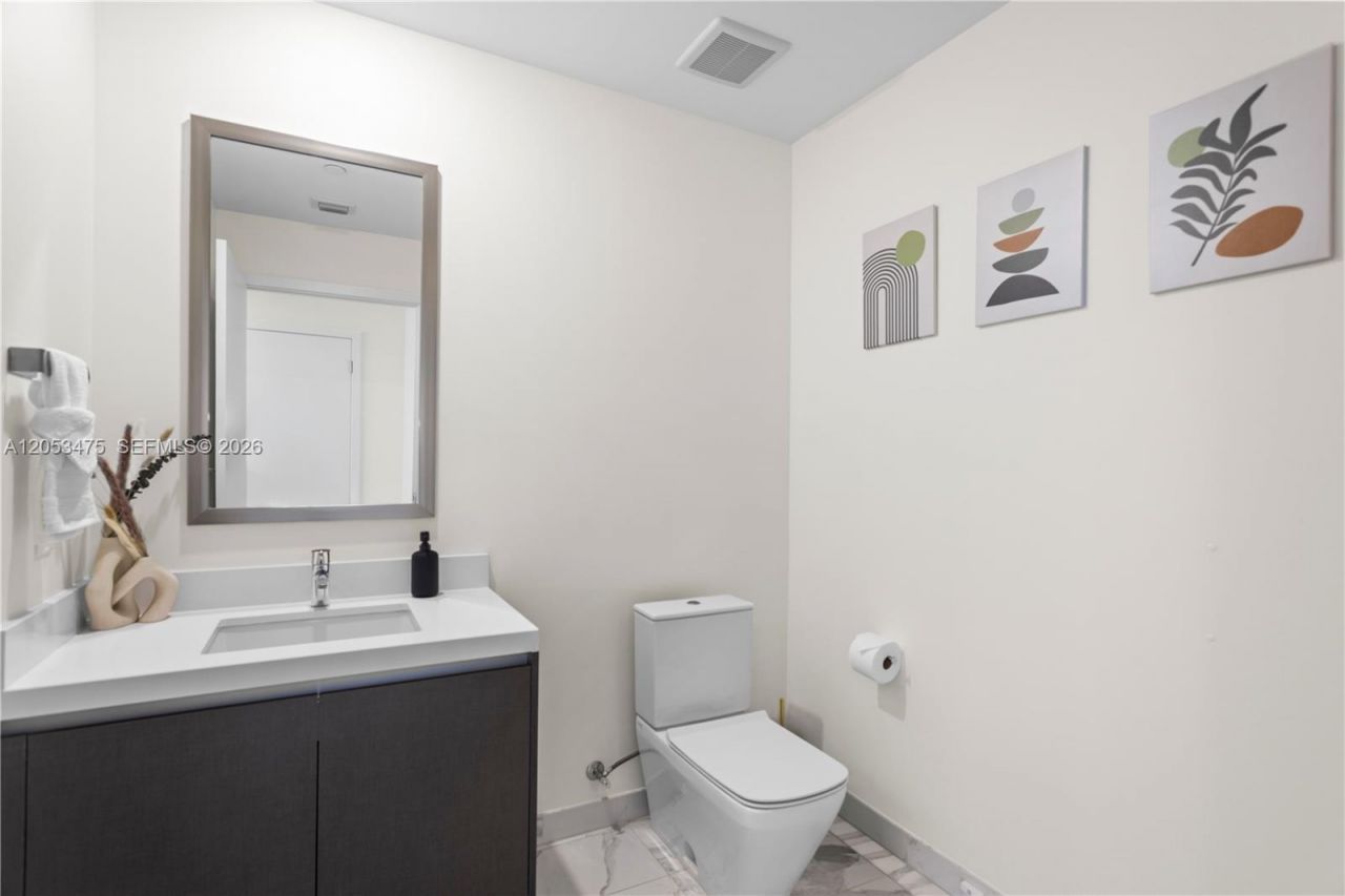 851 NE 1st Ave , Unit 2308, Miami, FL 33132 Photo