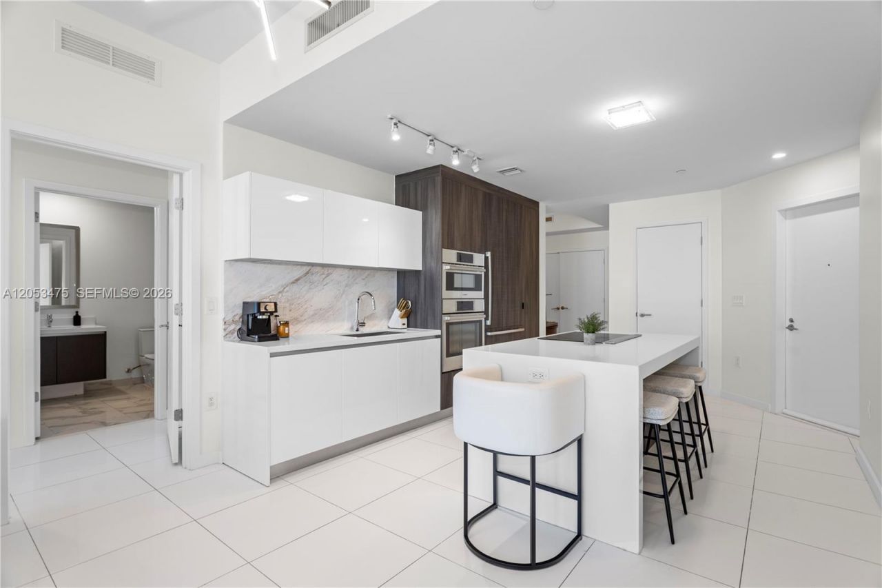 851 NE 1st Ave , Unit 2308, Miami, FL 33132 Photo