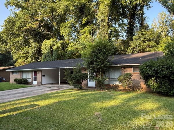 544 Blendwood Drive , Charlotte, NC 28215