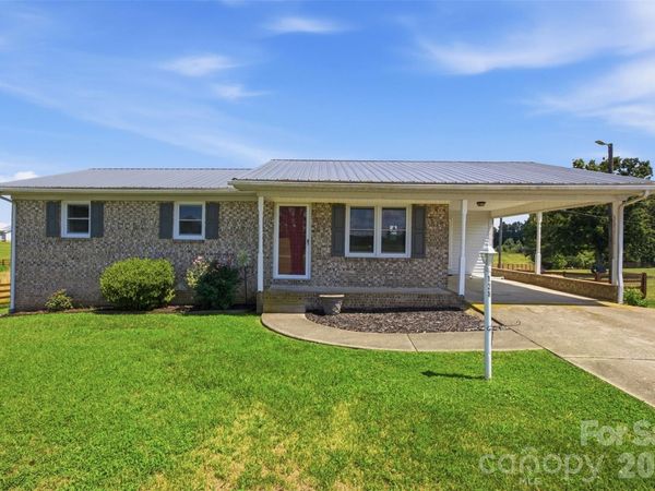 128 Old Hollis Road , Ellenboro, NC 28040