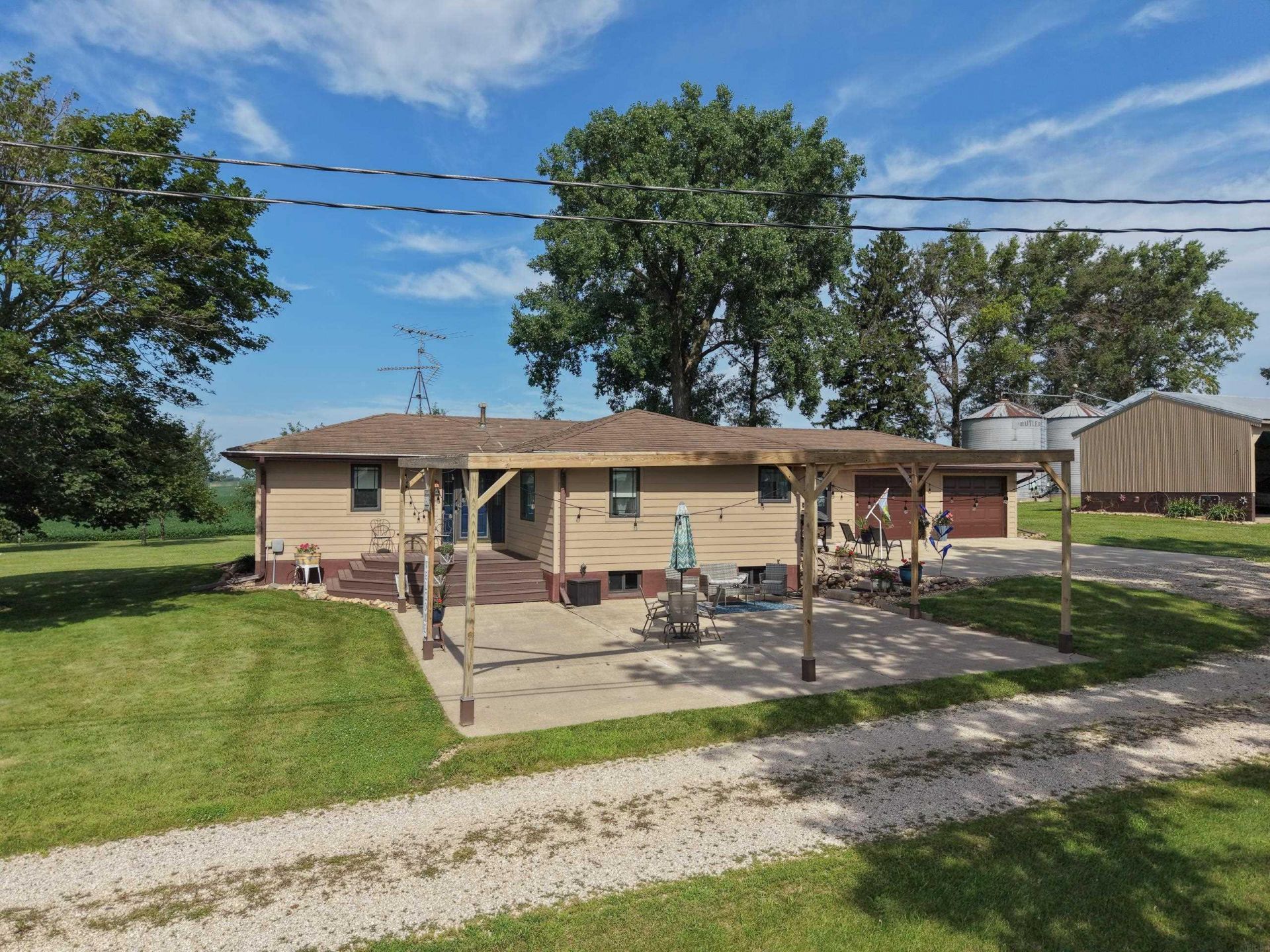 17431 300th Street, Parkersburg, IA 50665 Main Photo