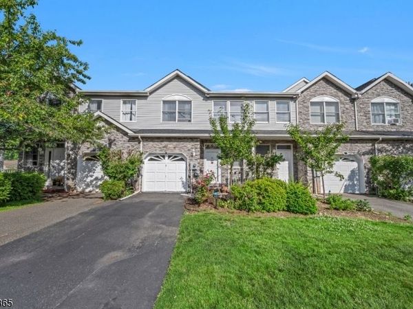 11 Wiley Ct, Parsippany-Troy Hills, NJ 07950