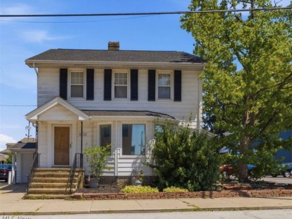 1415 Blossom Park Avenue , Lakewood, OH 44107