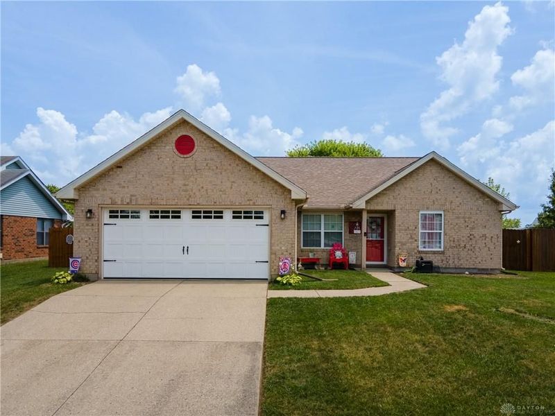 8808 Deer Chase Drive, Huber Heights, OH 45424 Photo 2