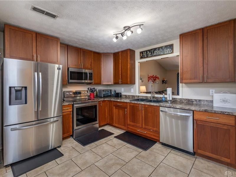 8808 Deer Chase Drive, Huber Heights, OH 45424 Photo 5