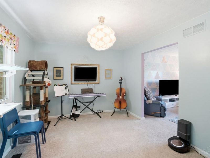 633 Glensprings Drive, Springdale, OH 45246 Photo 9