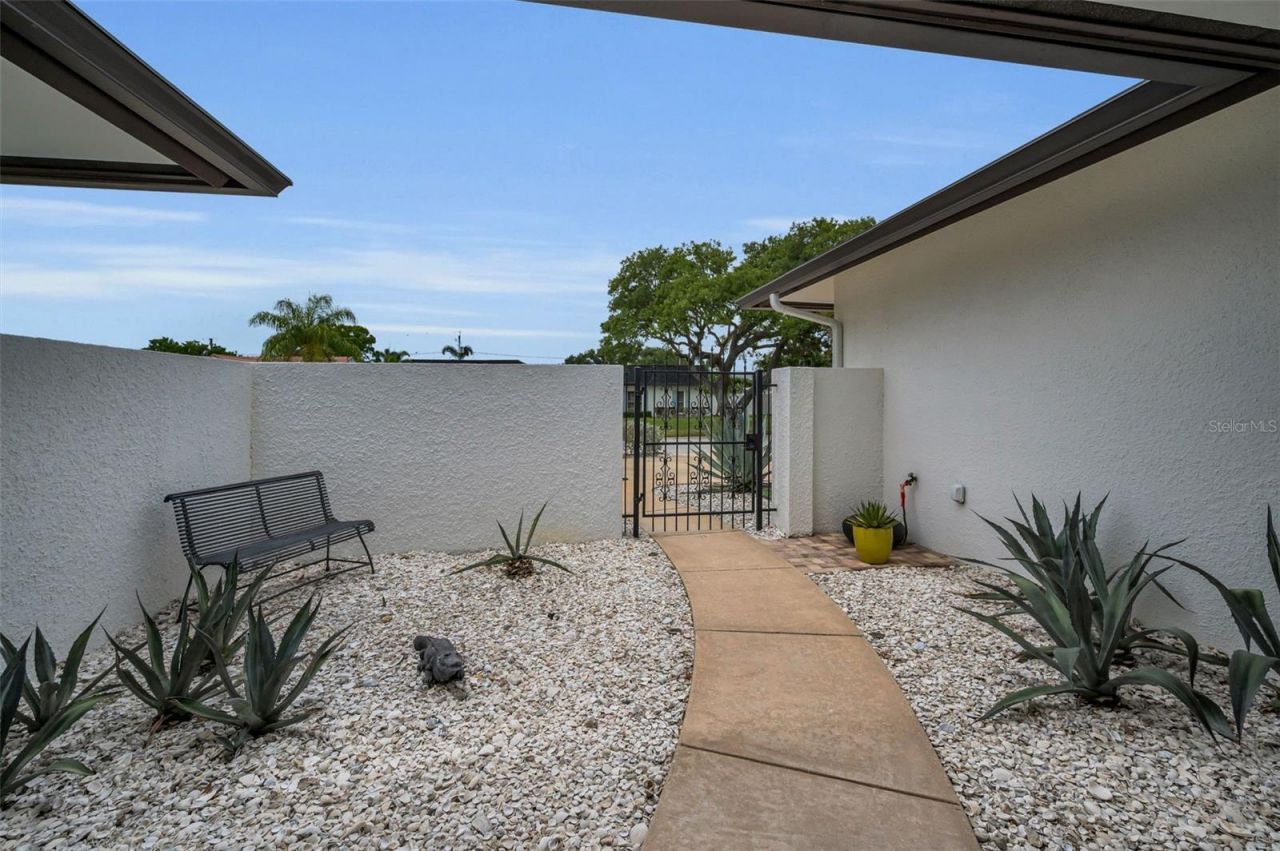 14516 Bay Hills Drive, Largo, FL 33774 Photo