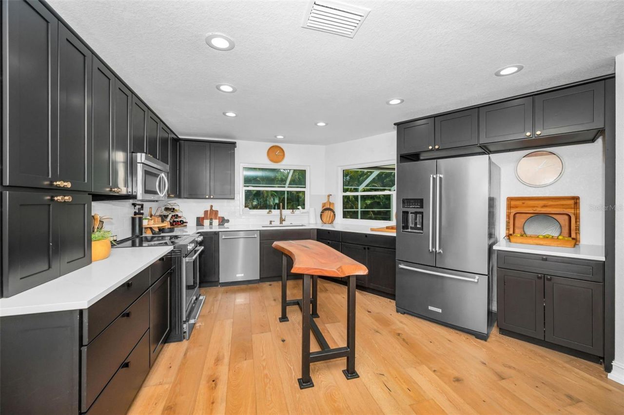 14516 Bay Hills Drive, Largo, FL 33774 Photo