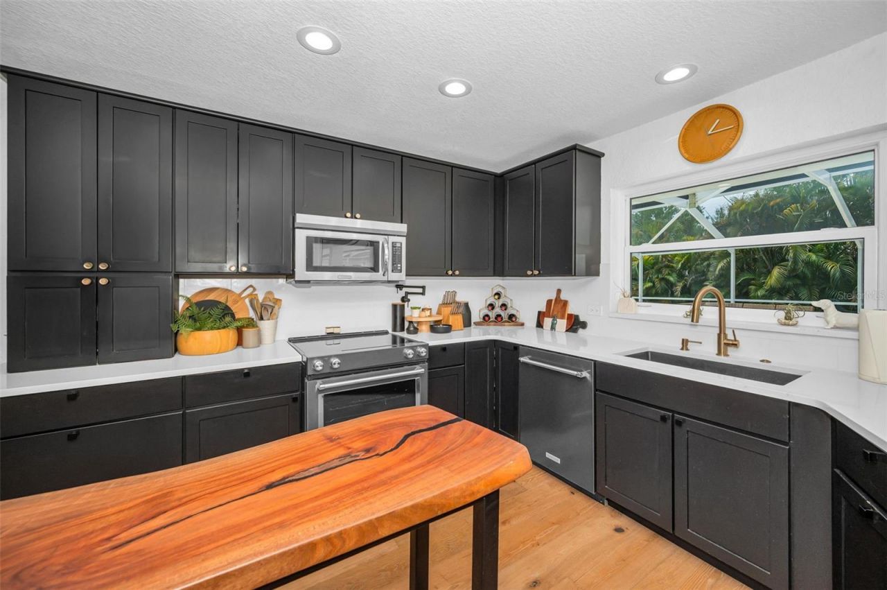 14516 Bay Hills Drive, Largo, FL 33774 Photo