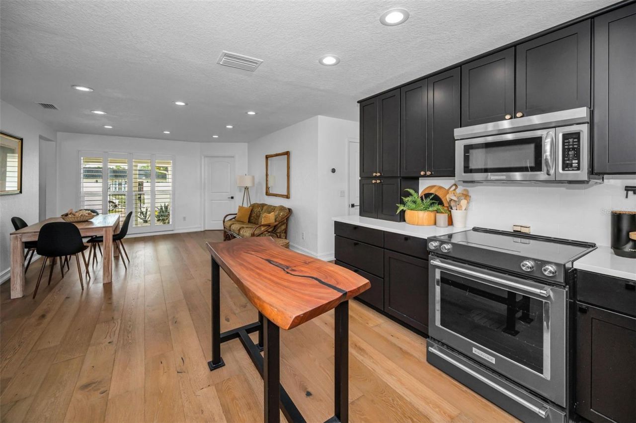 14516 Bay Hills Drive, Largo, FL 33774 Photo
