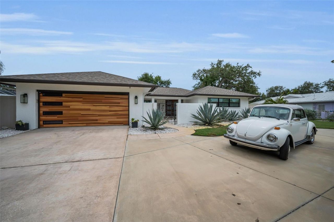 14516 Bay Hills Drive, Largo, FL 33774 Photo