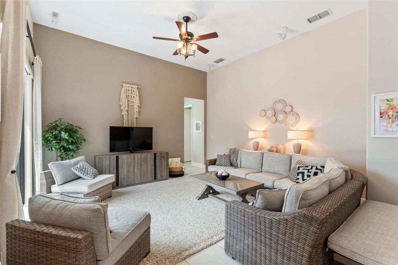 915 San Raphael Street, Poinciana, FL 34759 Photo