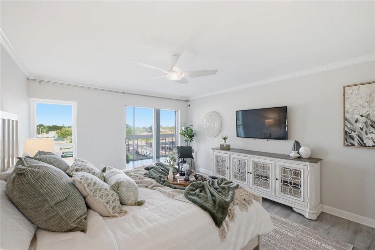 4908 38th Way S, Unit 401, Saint Petersburg, FL 33711 Photo
