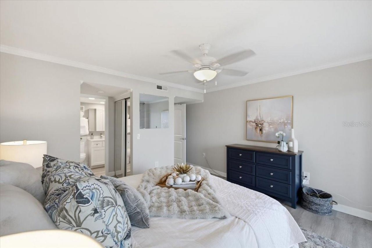 4908 38th Way S, Unit 401, Saint Petersburg, FL 33711 Photo
