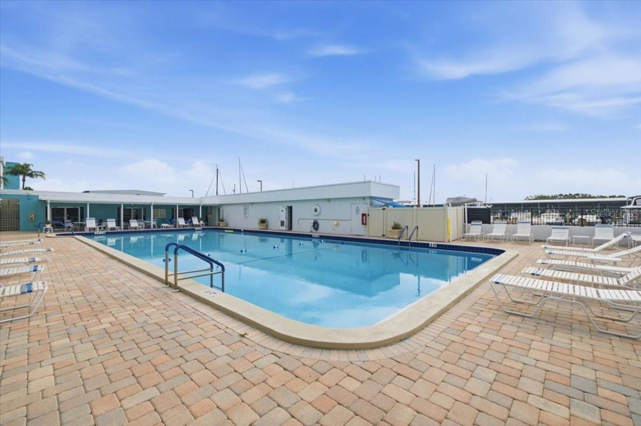 4908 38th Way S, Unit 401, Saint Petersburg, FL 33711 Photo