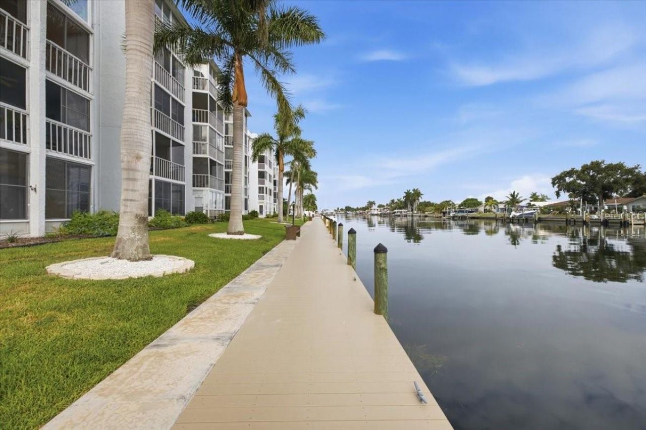 4908 38th Way S, Unit 401, Saint Petersburg, FL 33711 Photo