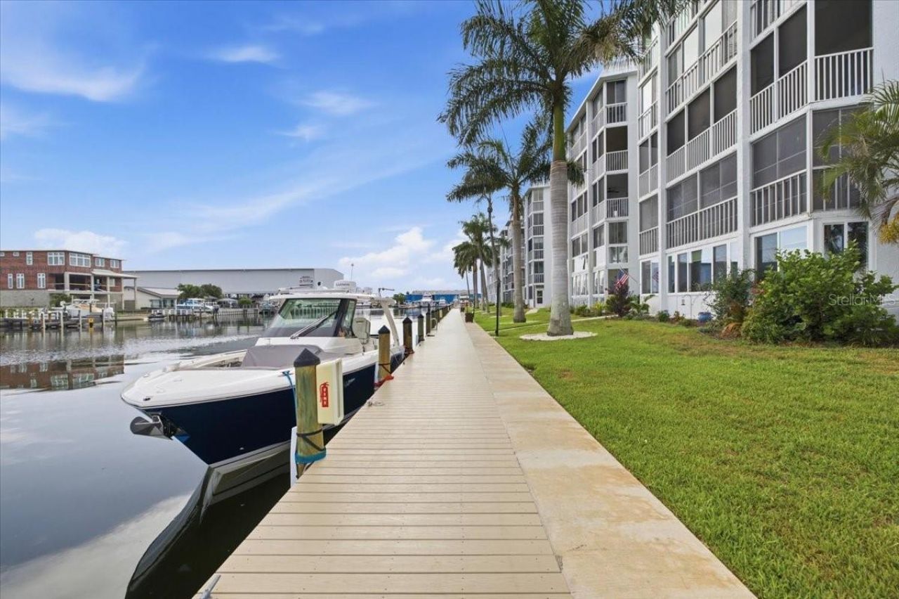 4908 38th Way S, Unit 401, Saint Petersburg, FL 33711 Photo