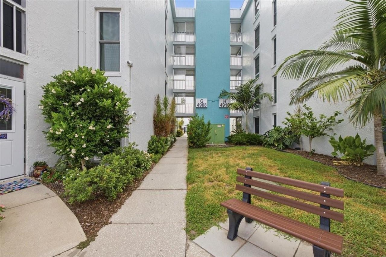 4908 38th Way S, Unit 401, Saint Petersburg, FL 33711 Photo