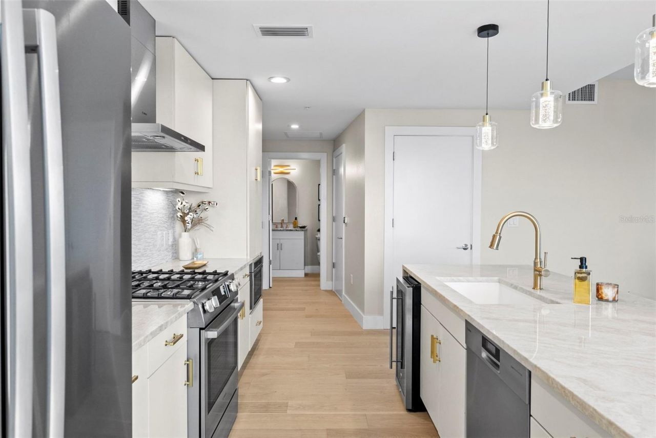 199 Dali Boulevard, Unit 1001, Saint Petersburg, FL 33701 Photo