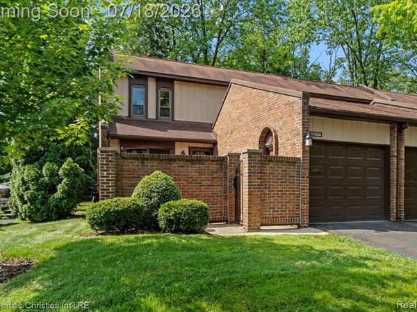 1153 Kirts Boulevard, Troy, MI 48084