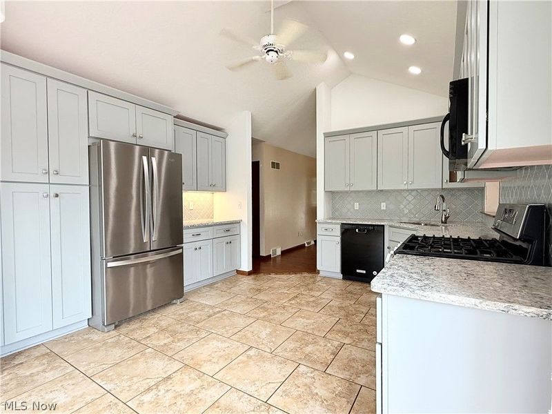 7673 Buchanan Drive, Youngstown, OH 44512 Photo 7