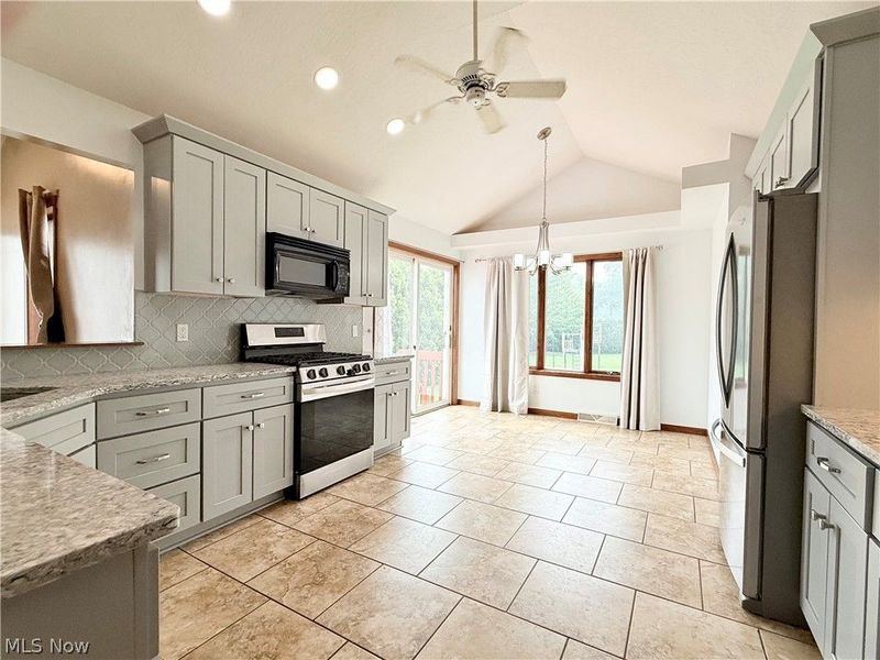7673 Buchanan Drive, Youngstown, OH 44512 Photo 8