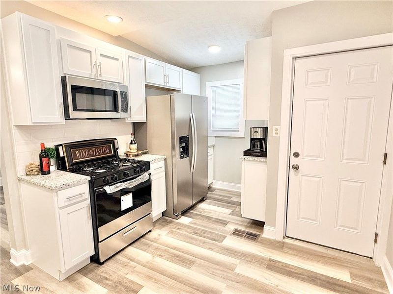 10914 Fidelity Avenue, Cleveland, OH 44111 Photo 47