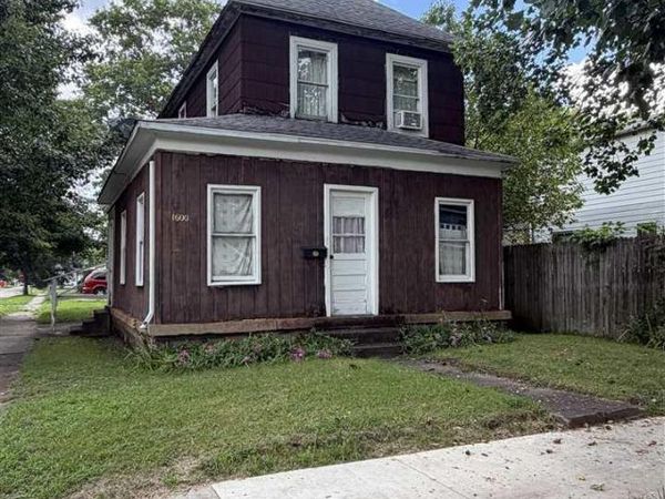 1600 4th Avenue, Terre Haute, IN 47807