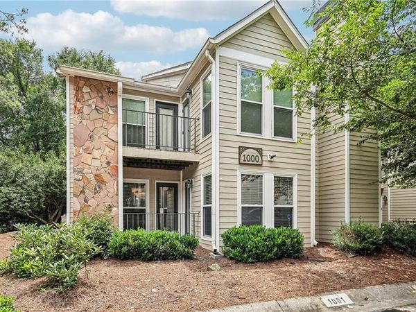 1001 Lake Pointe Circle , Roswell, GA 30075