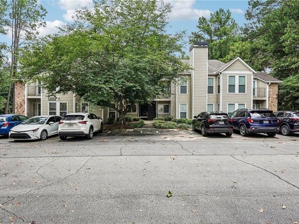 1001 Lake Pointe Circle , Roswell, GA 30075