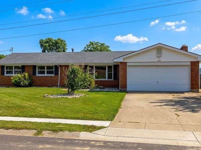418 E Aberdeen Drive, Trenton, OH 45067 Photo 1
