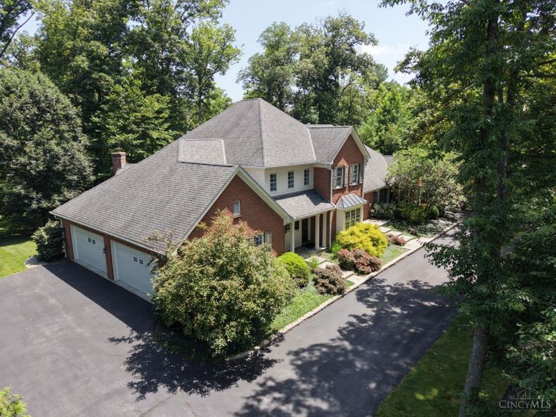 8100 Chinquapin Lane, Indian Hill, OH 45243 Photo 2