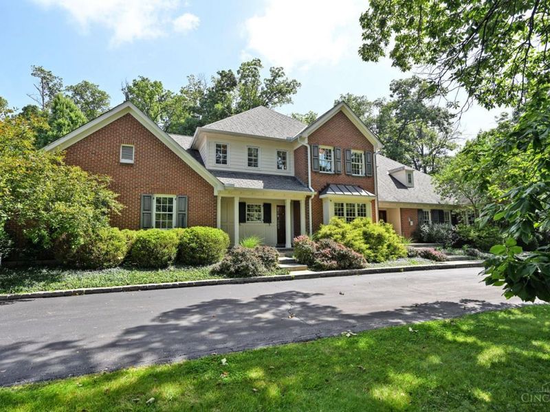 8100 Chinquapin Lane, Cincinnati, OH 45243 Photo 3